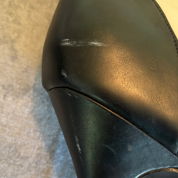 Chic Two-Tone Heeled Boots - Picture 6 of 7